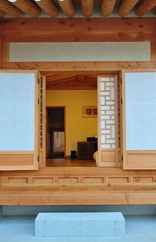 Gyeongju Hwangnamkwan Hanok Hotel 15/40
