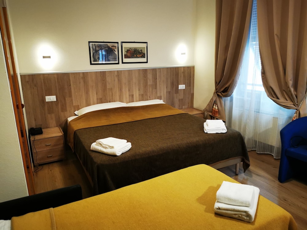 New Alexander Hotel 23/33