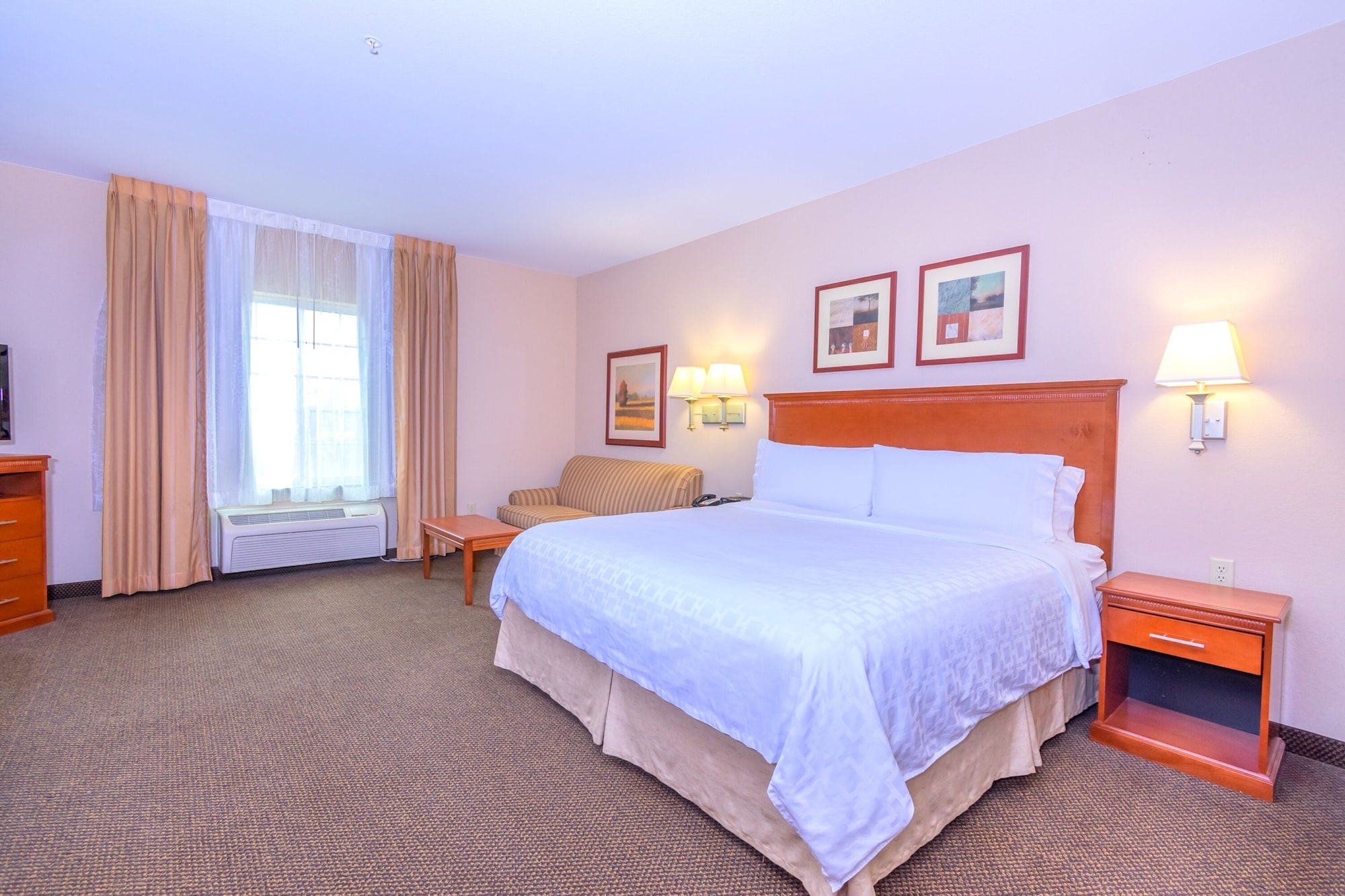 STUDIO, SUITE, KING BED, SOFA