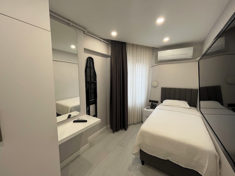 Kings Cross Hotel Istanbul 13/50
