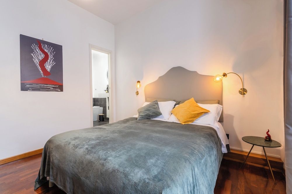 DELUXE, QUEEN BED, GARDEN VIEW