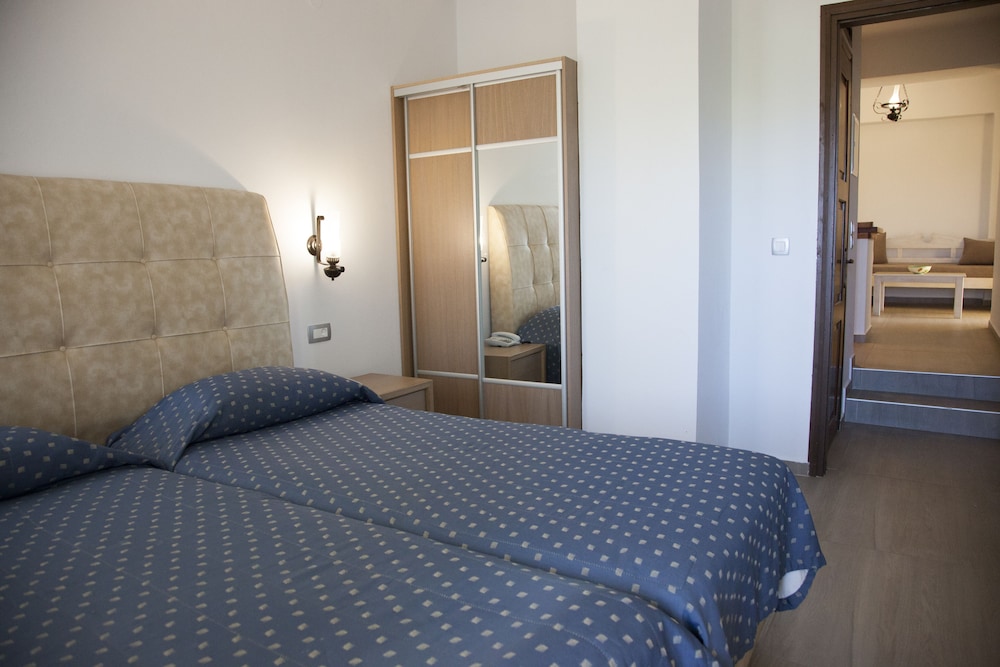 SUNNY SUITES 19/51