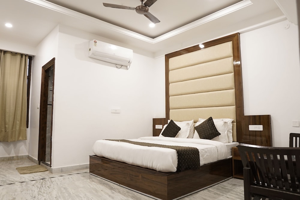 Oyo 12206 Hotel The Black Gold 18/50