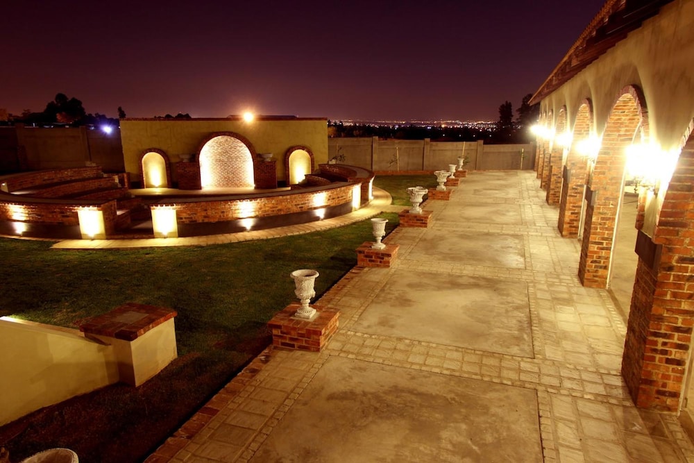 Accolades Boutique Venue 42/49