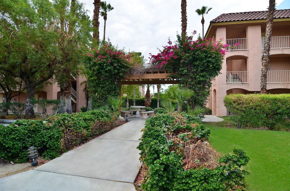 Best Western Plus Palm Desert Resort 5/43