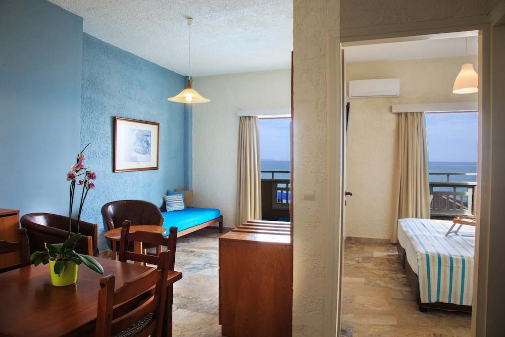 Sunset Beach Hotel 26/50