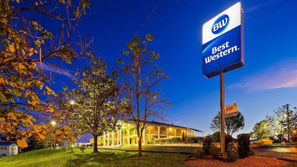 Days Inn by Wyndham Columbia Kentucky 49/52