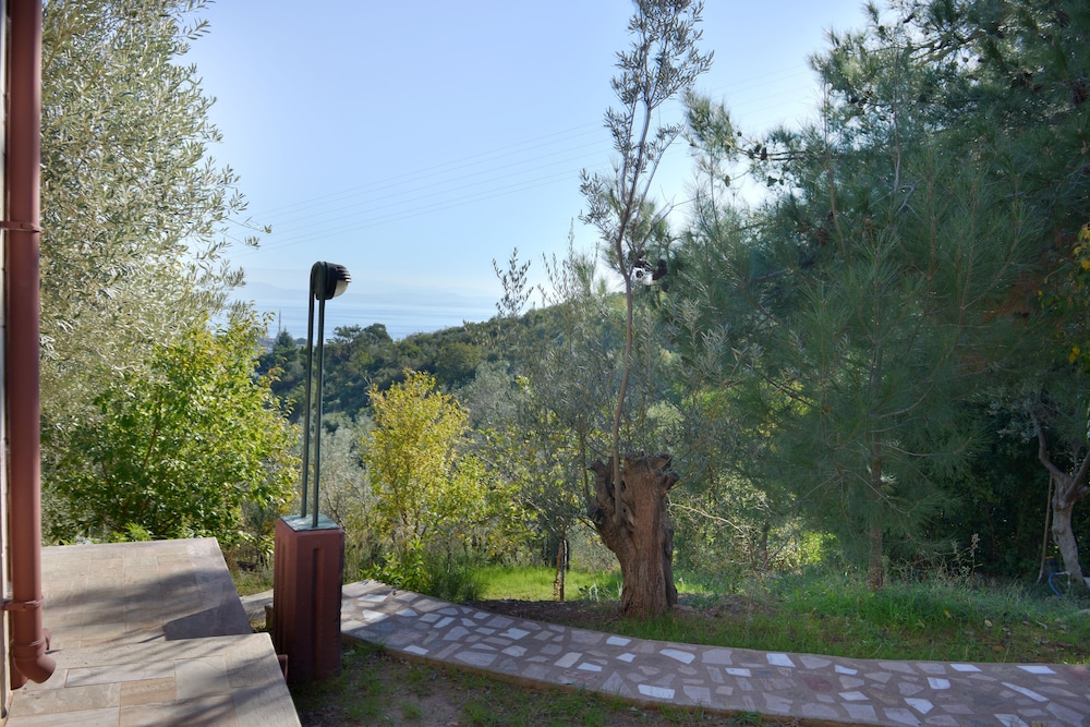 Aeneas Hotel 38/50