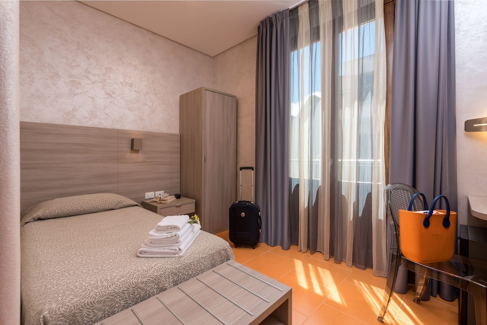 ROOM, SINGLE, BALCONY