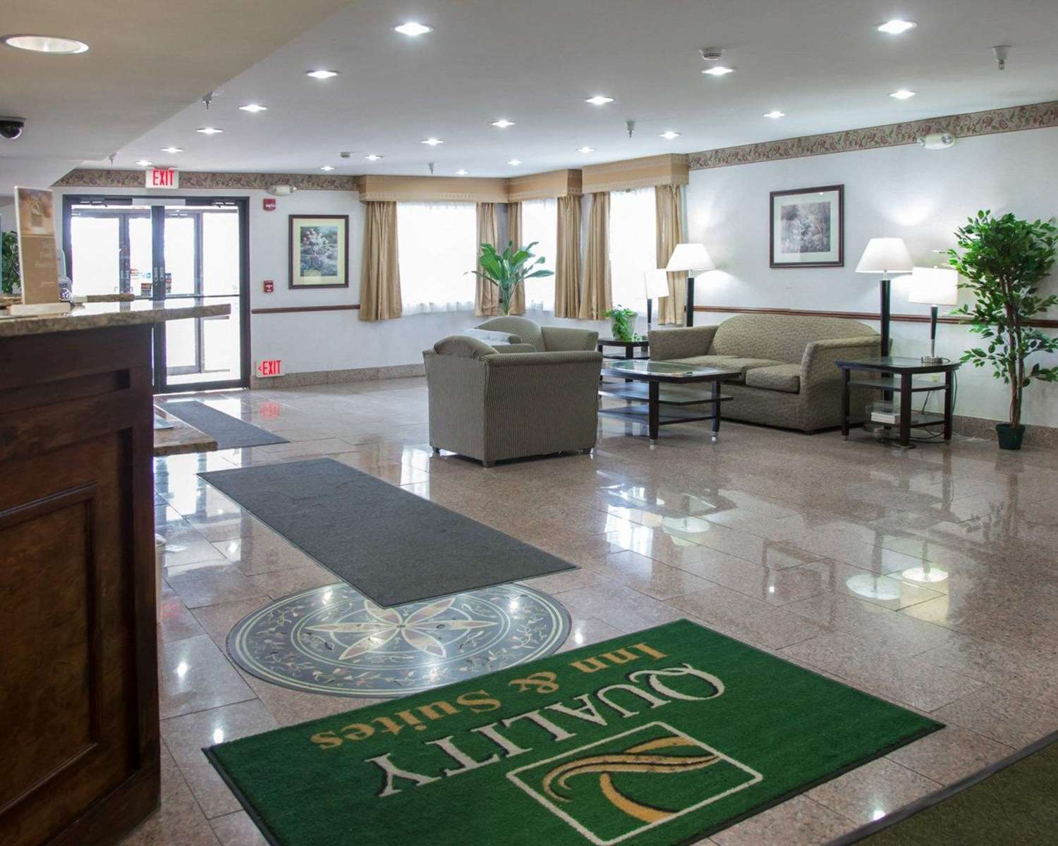 Quality Inn & Suites Loves Park Near Rockford 9/35
