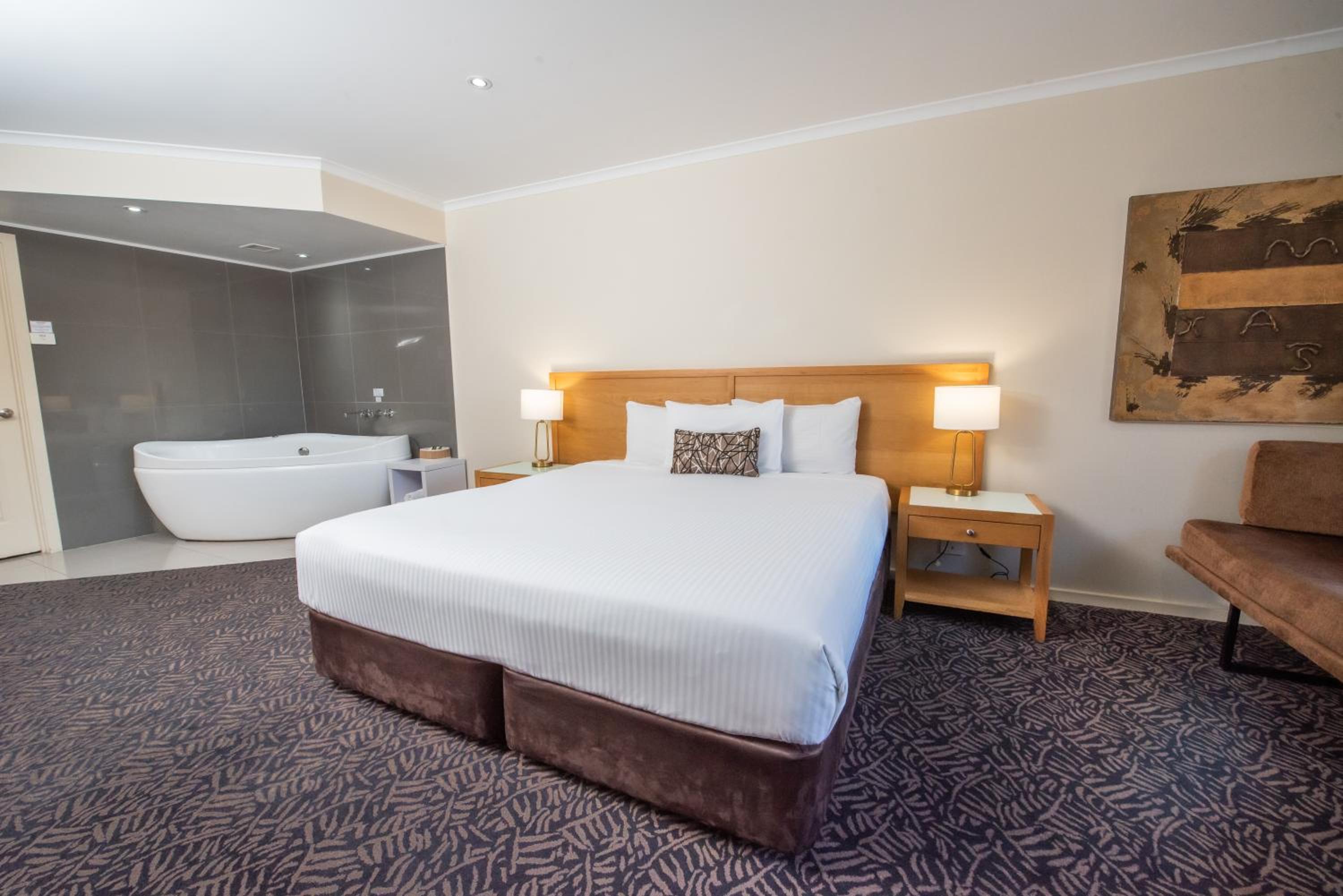 Spa, Suite, King Bed