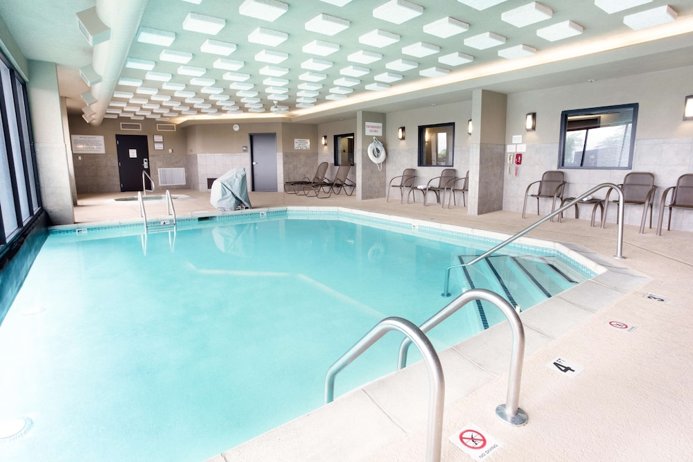 Drury Inn and Suites Kansas City Airport 18/33