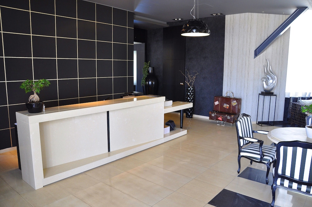 Gallery Art Hotel 4/68