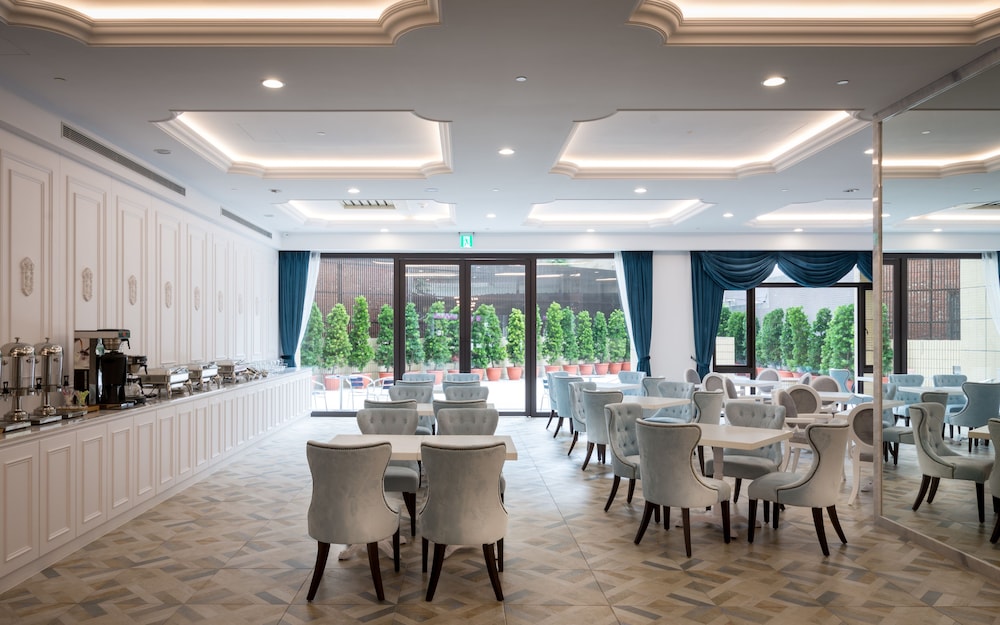 Hua Hotel 60/67
