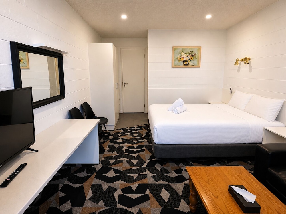 Pathfinder Motel 20/50