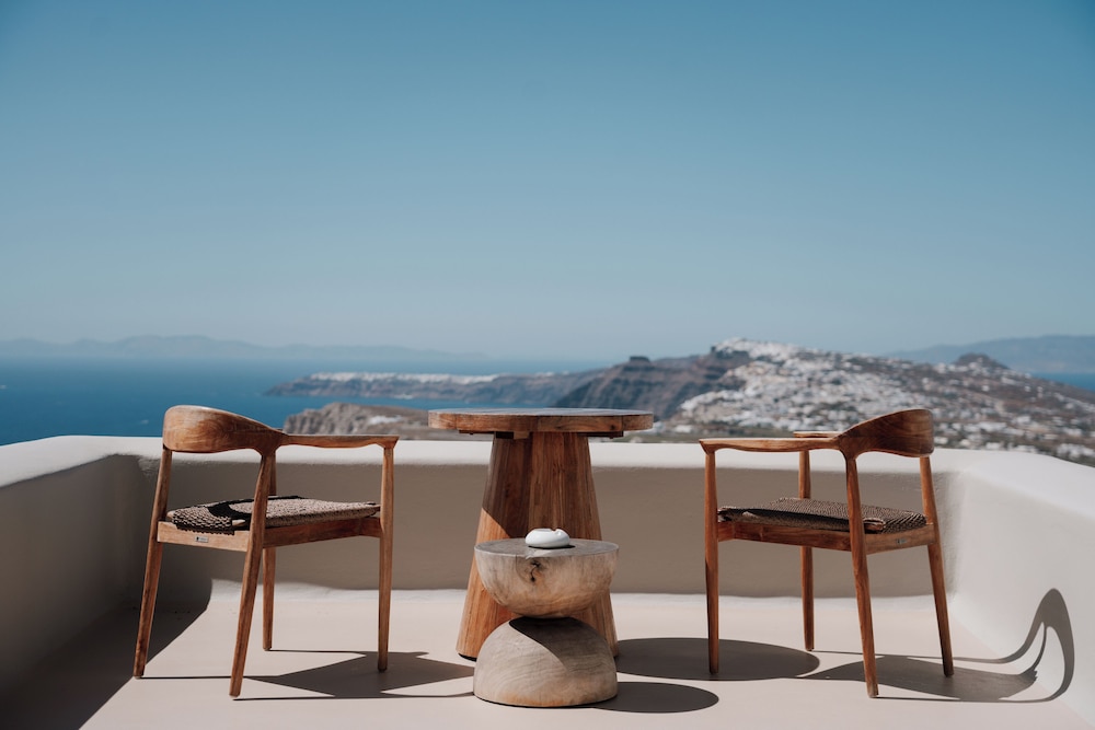 Luna Santorini Suites 45/50