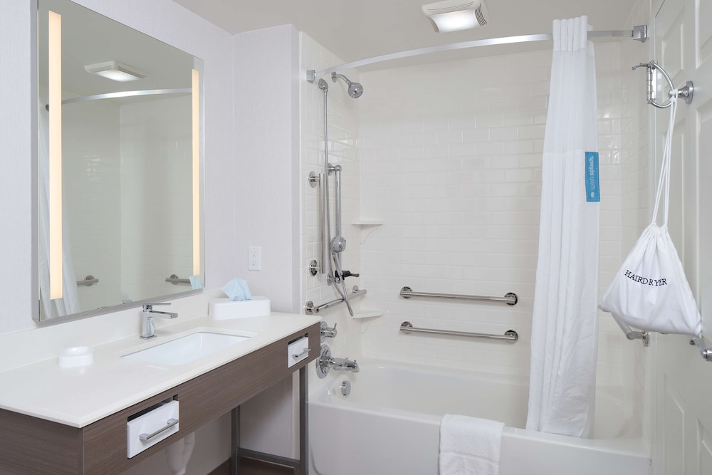 Hampton Inn Holland 11/55