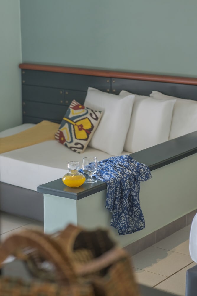 Golden Coast Hotel and Bungalows 34/75