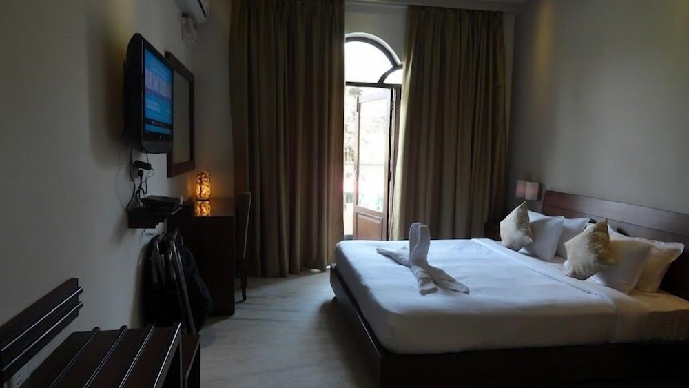 Sukhmantra Resort And Spa 18/50