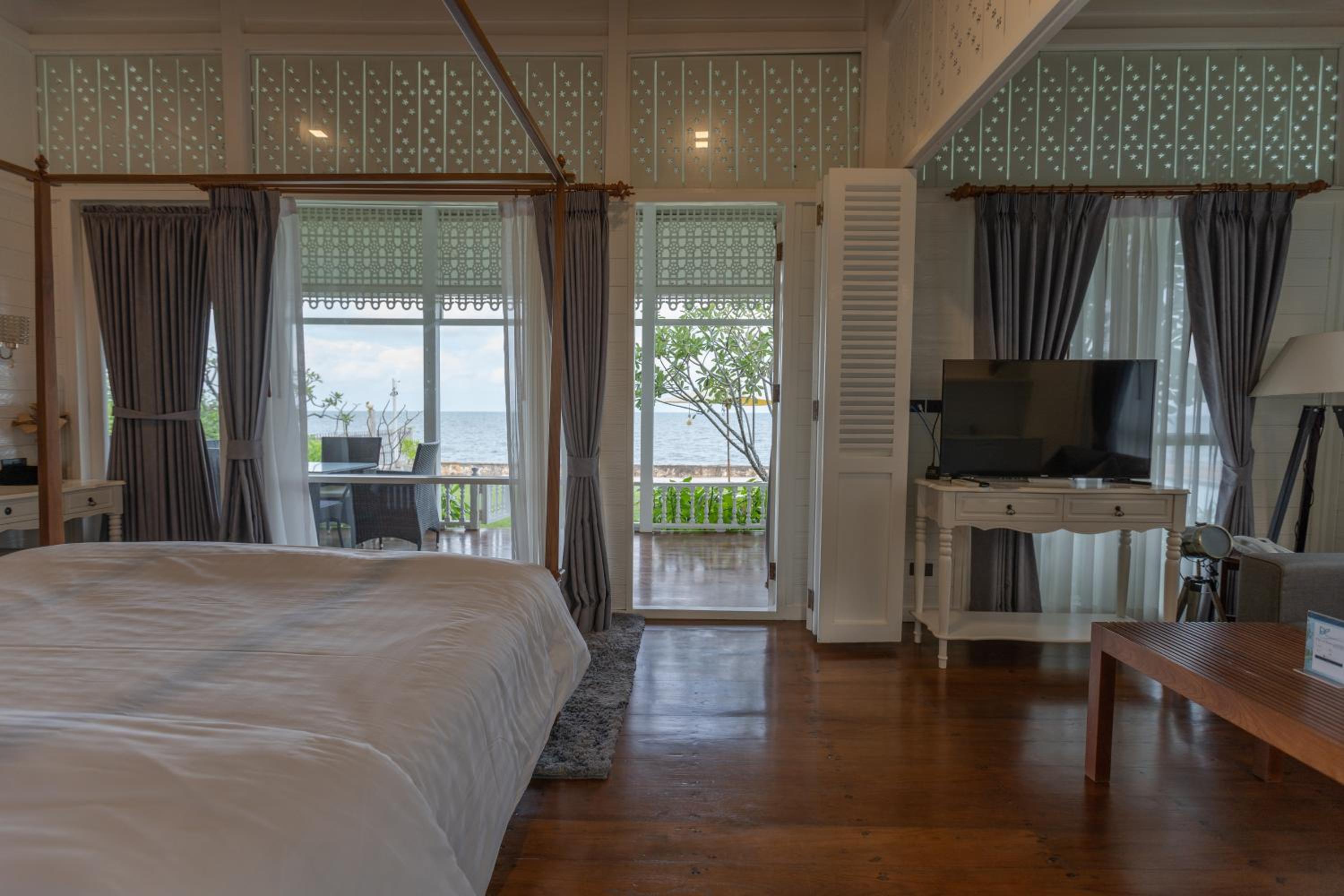 Villa, Beach Front