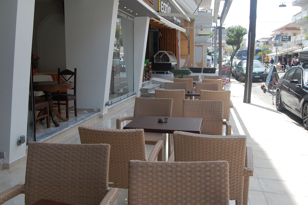 Paralia Beach Boutique Hotel 30/50