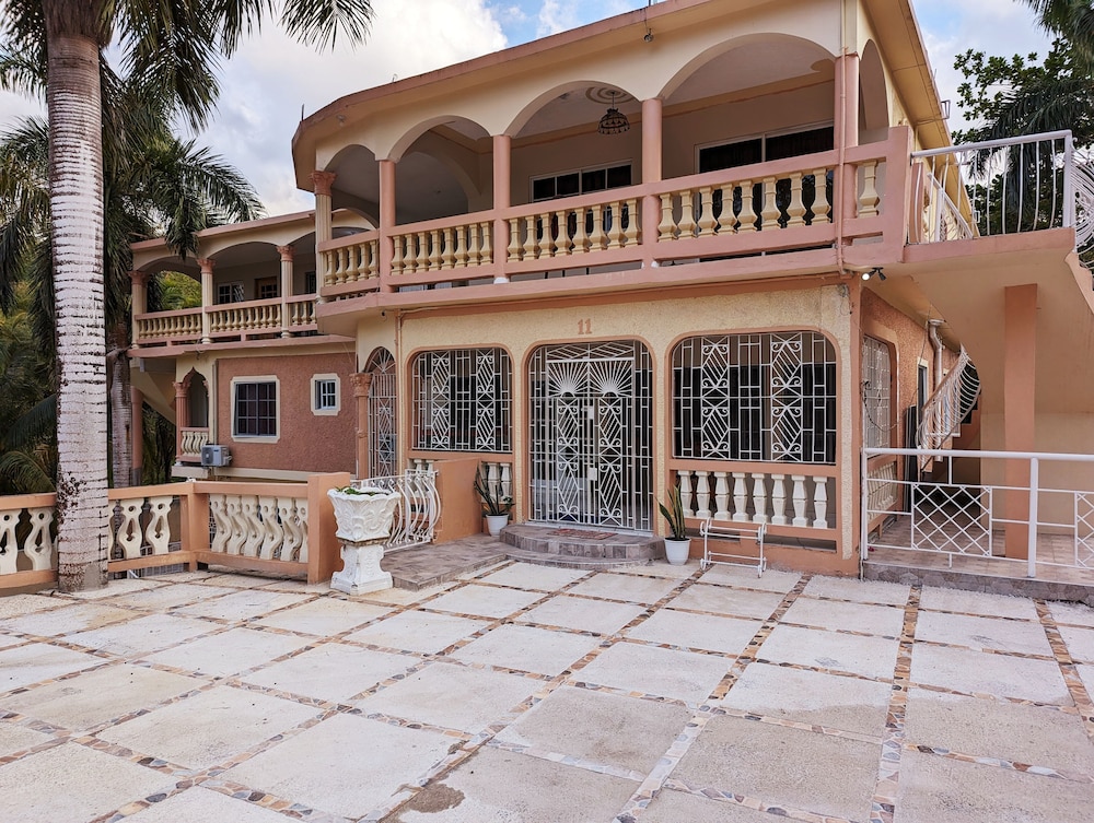 Chateau Margarite Villa 3/50
