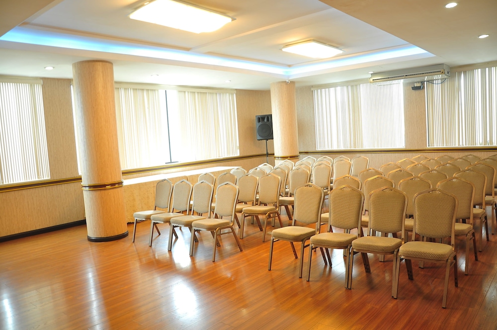 Kingdom Hotel Lima 44/50