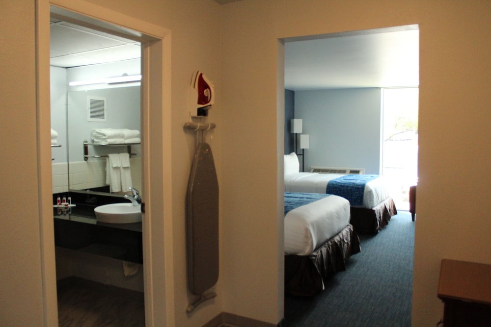 Travelodge By Wyndham Waters Edge Hotel Racine 27/27