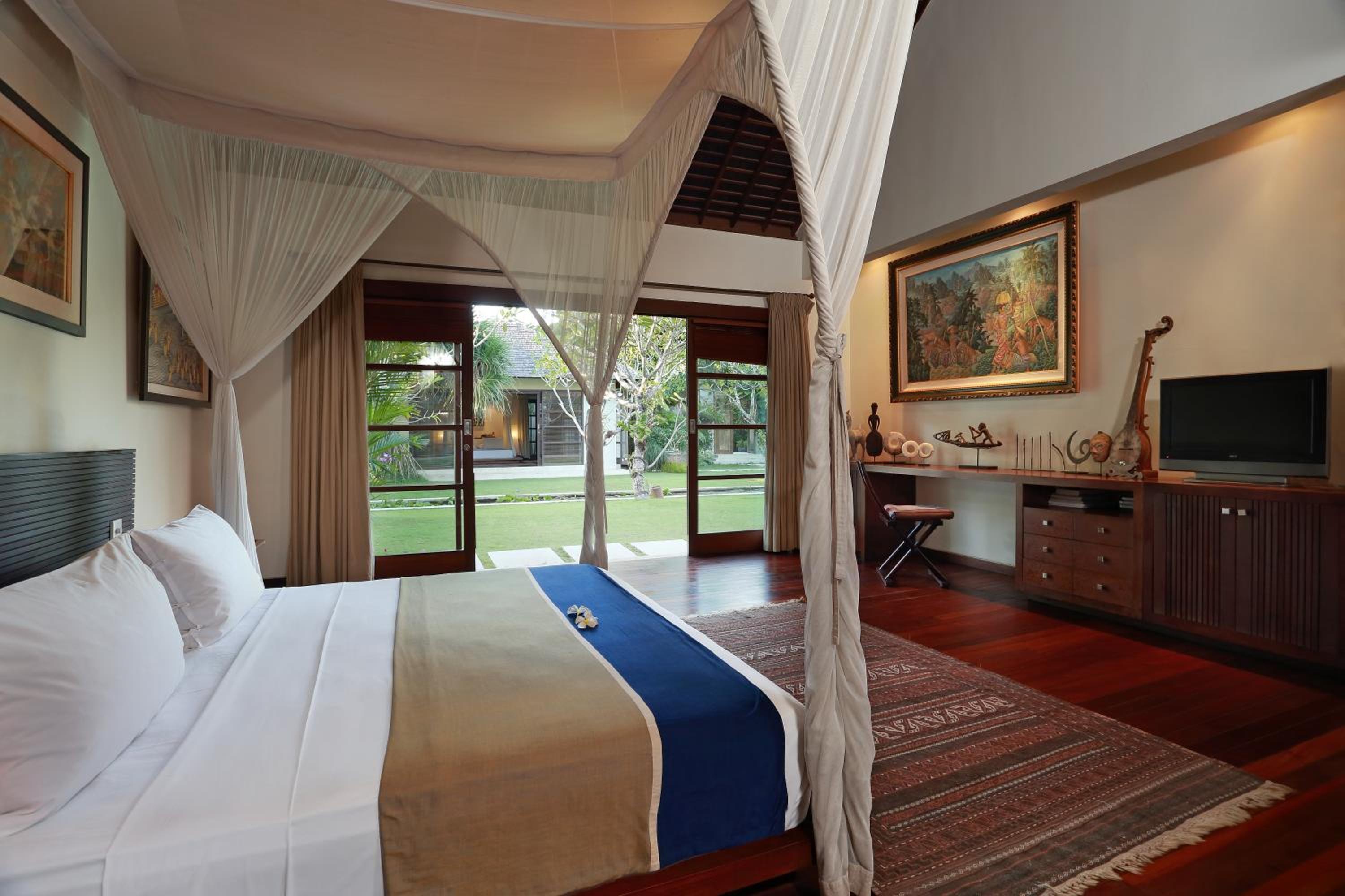 3 Bedrooms, Royal, Pool, Villa
