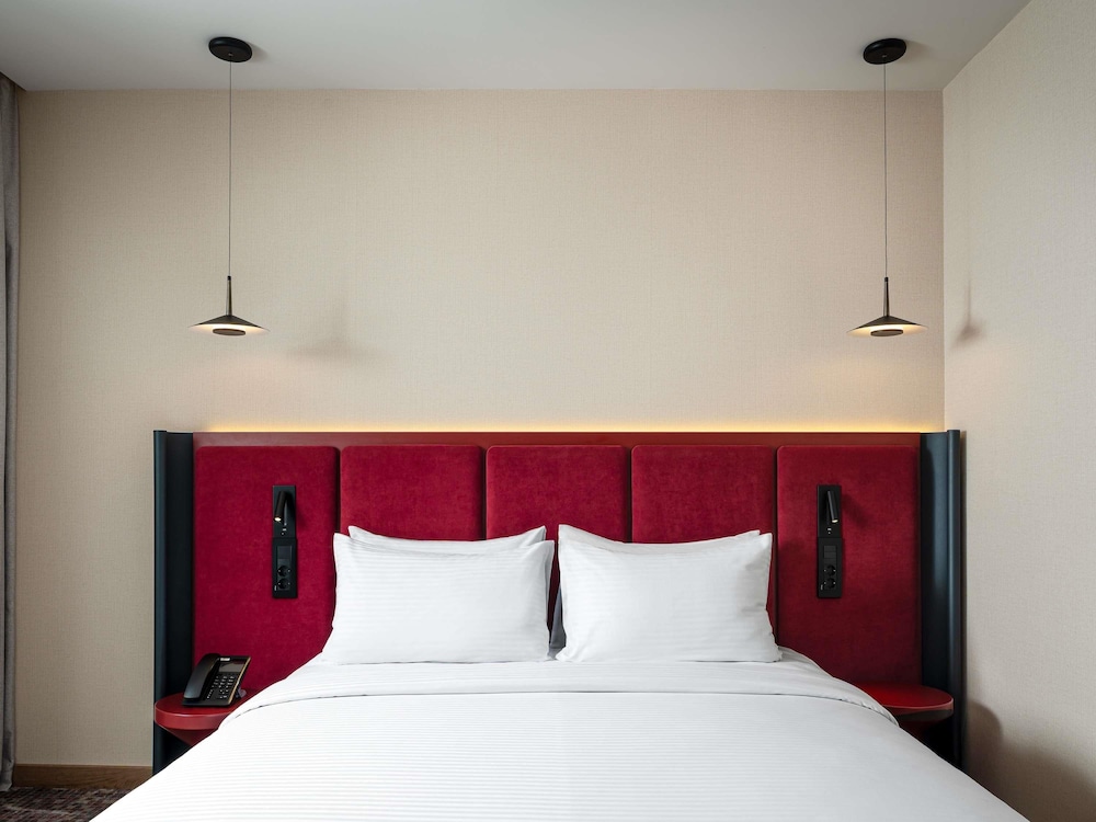 PRIVILEGE, SUITE, DOUBLE BED, CITY VIEW, SOFA