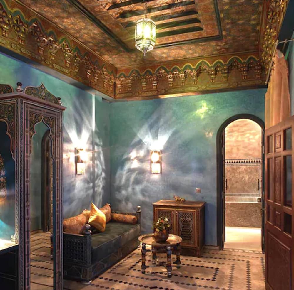 MUMTAZ MAHAL 34/37
