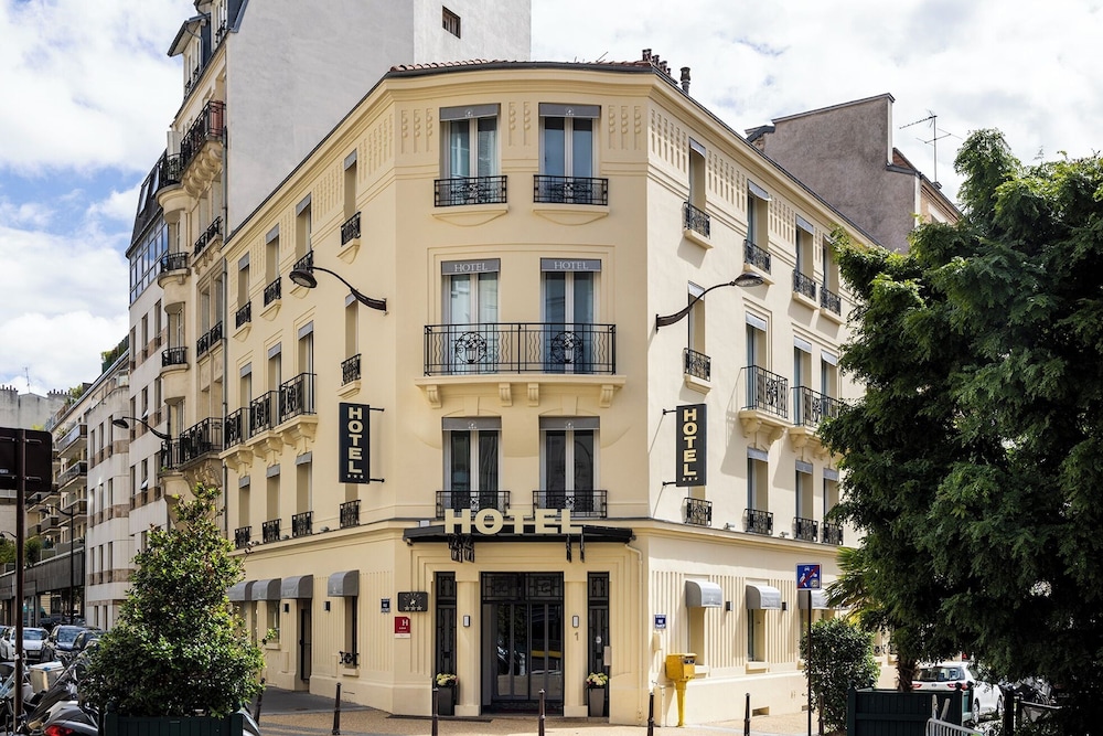 HOTEL CHARLEMAGNE 5/53