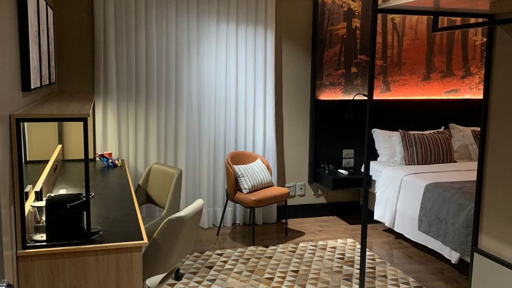 LUXURY, KING BED