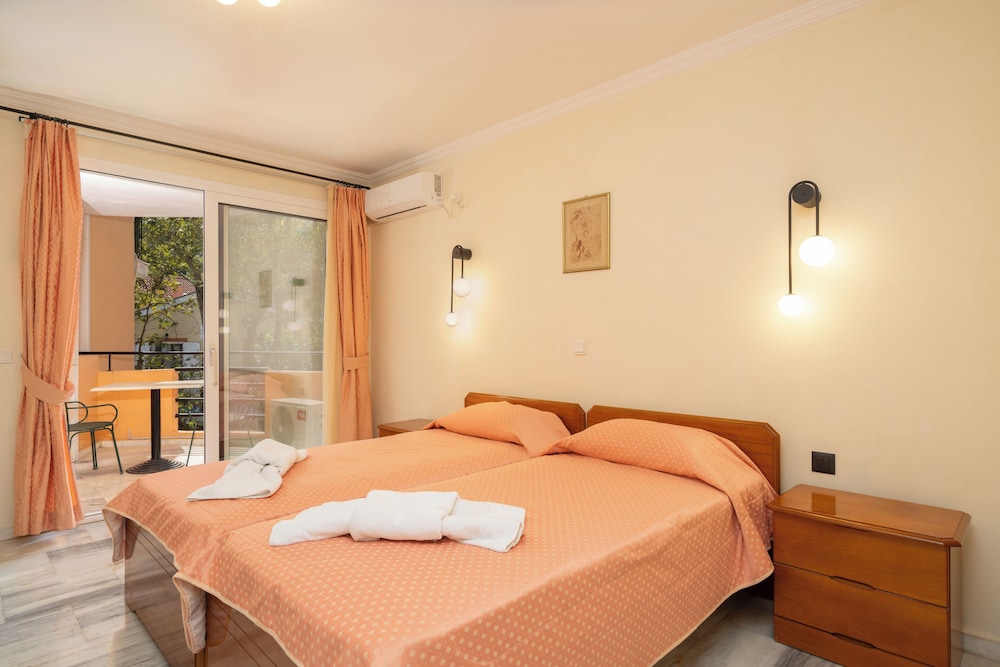 ODYSSEUS PALACE 20/50