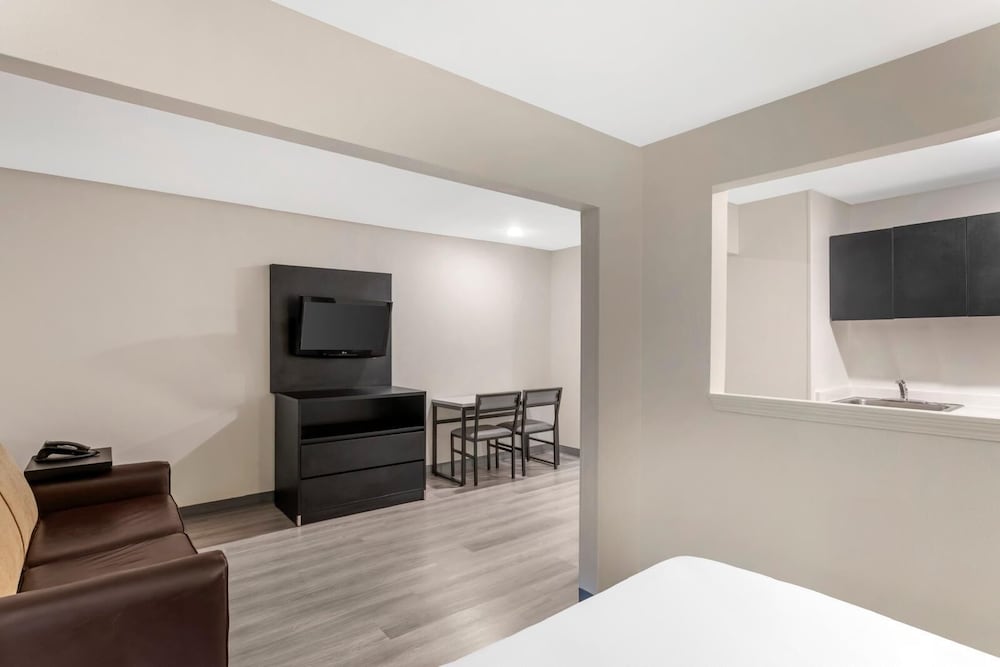 MainStay Suites Little Rock West Near Medical Centers 43/57