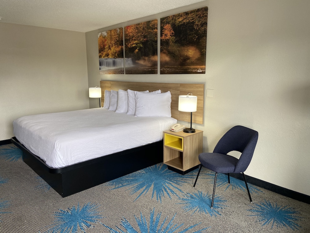 Days Inn by Wyndham Newnan 18/43