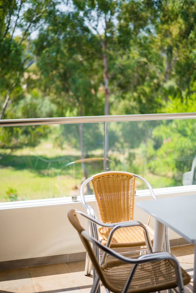 THREE STARS BEACH HOTEL 58/60