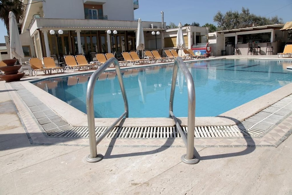 Eona Beach Resort 58/66