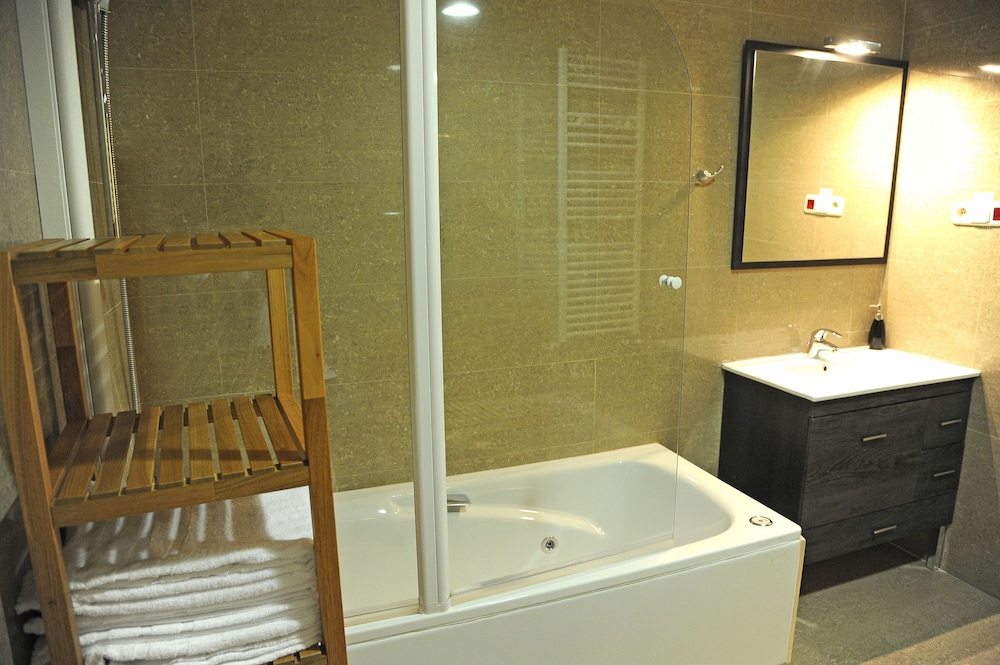 Mola Suites 27/32