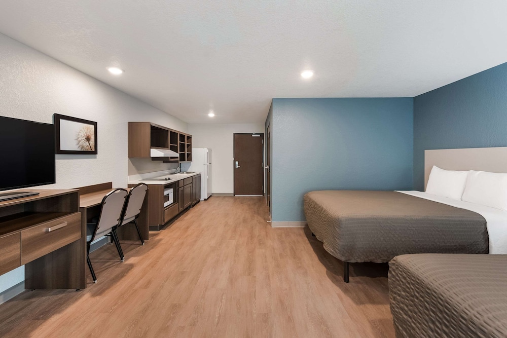 WoodSpring Suites Dayton North 32/42