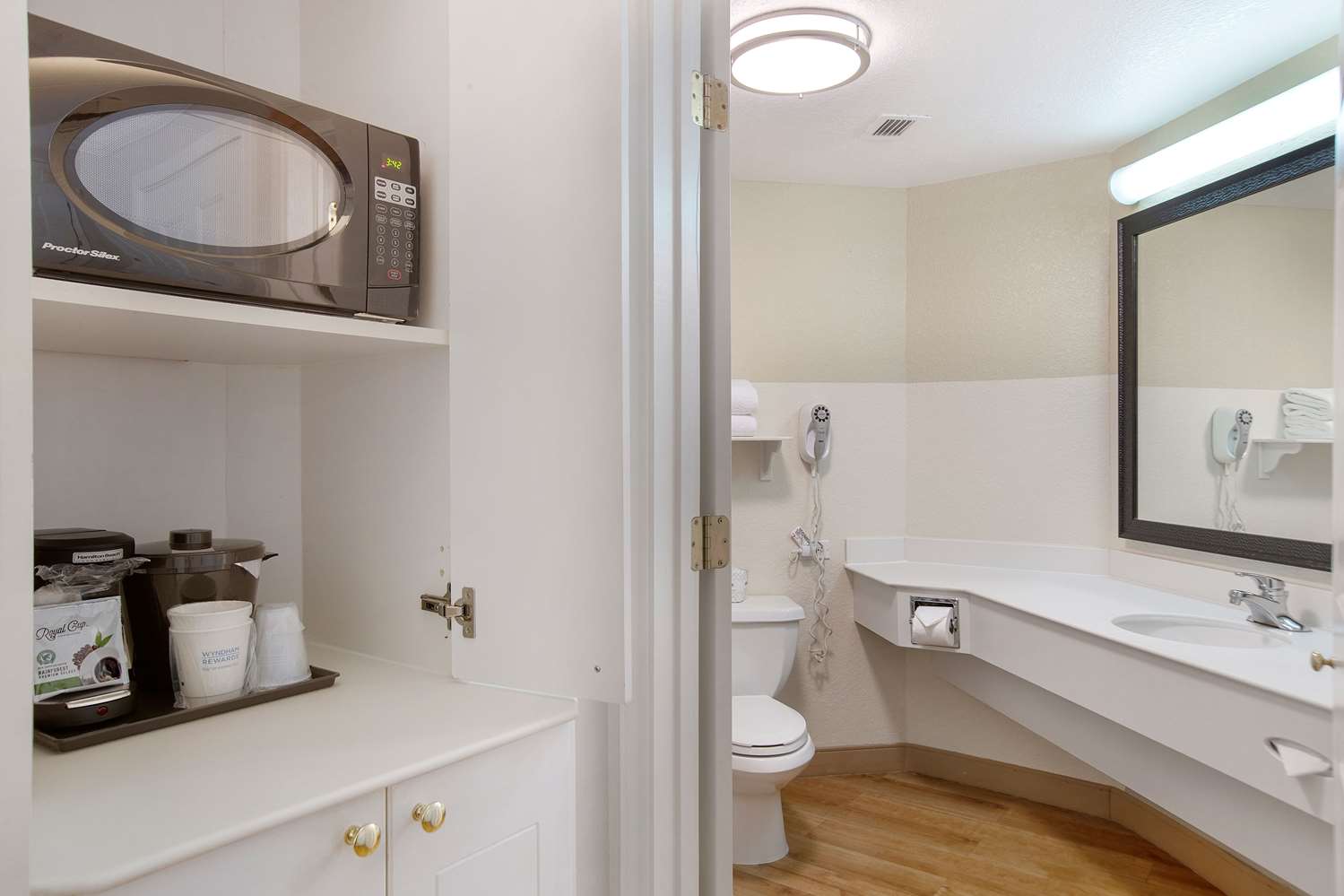 La Quinta Inn & Suites by Wyndham Ft. Lauderdale Airport 41/42