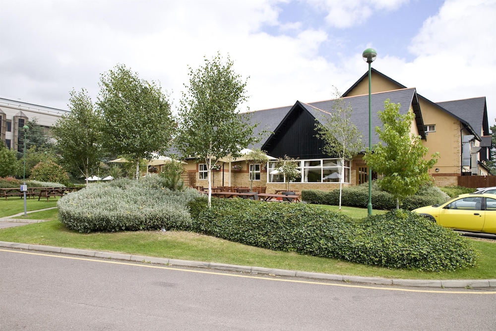 Premier Inn Luton (Airport) hotel 43/53