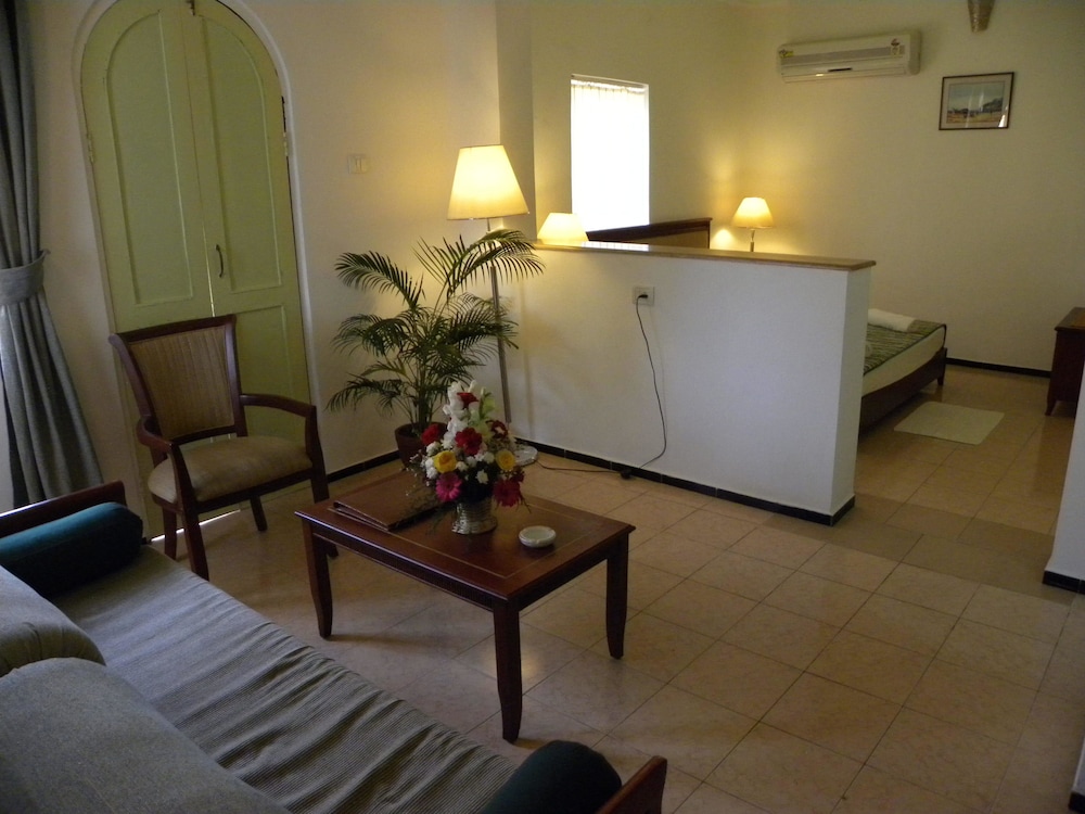 Colonia Santa Maria Hotel 24/37