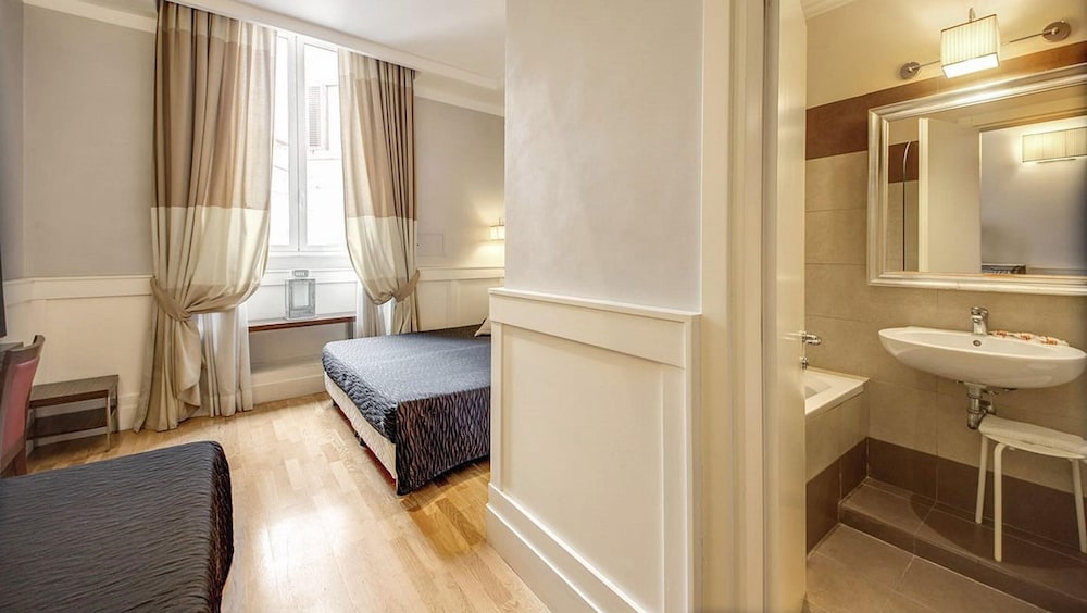 939 Hotel 26/52