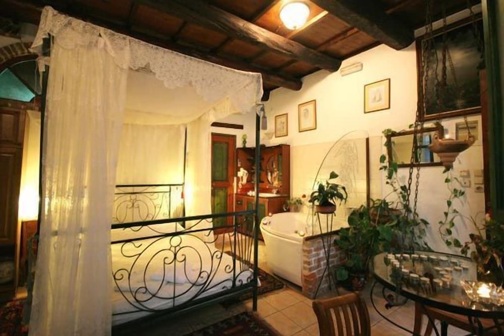 Ifigenia Rooms and Studios 14/38