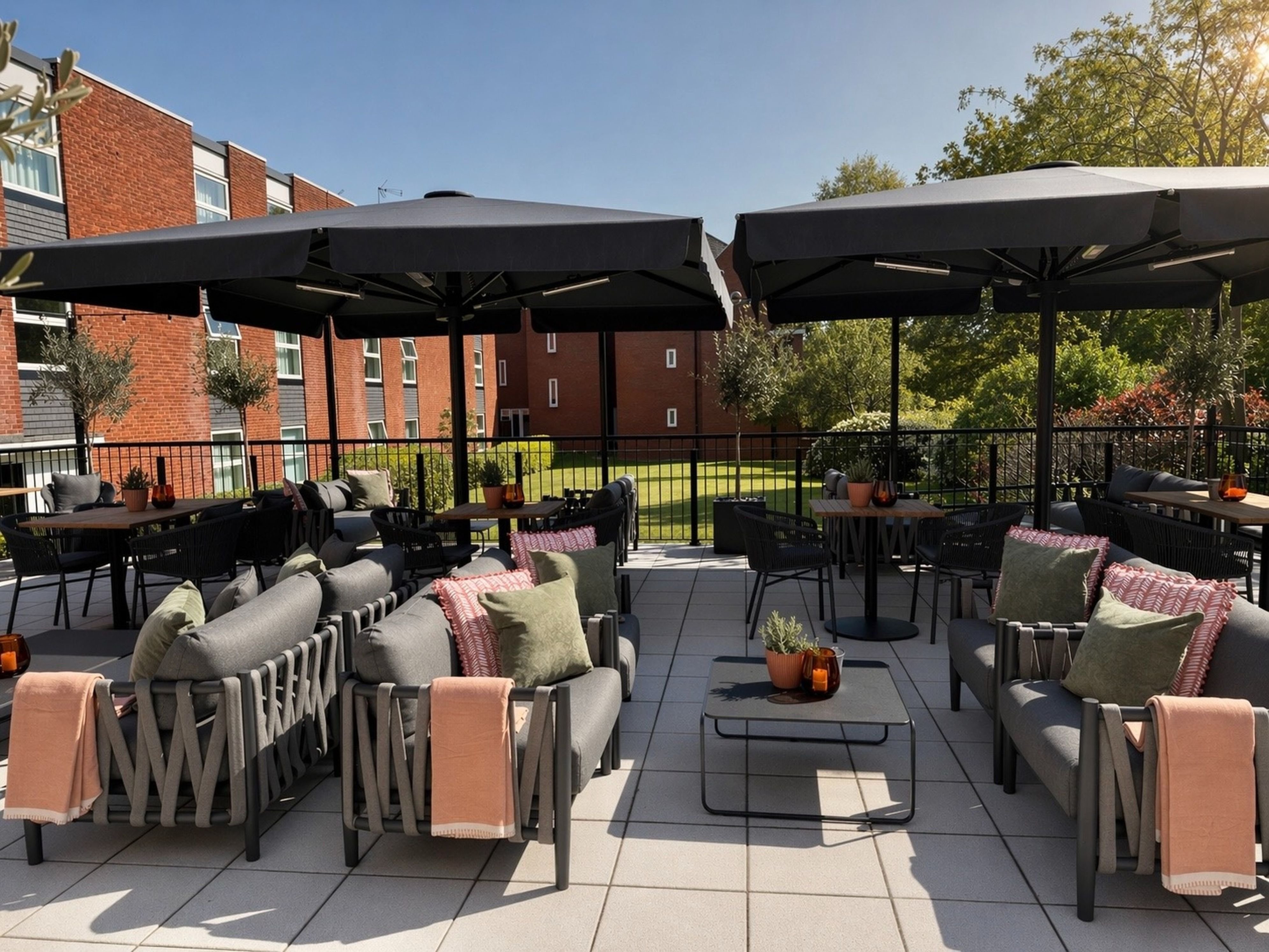 Holiday Inn Farnborough by IHG 66/74