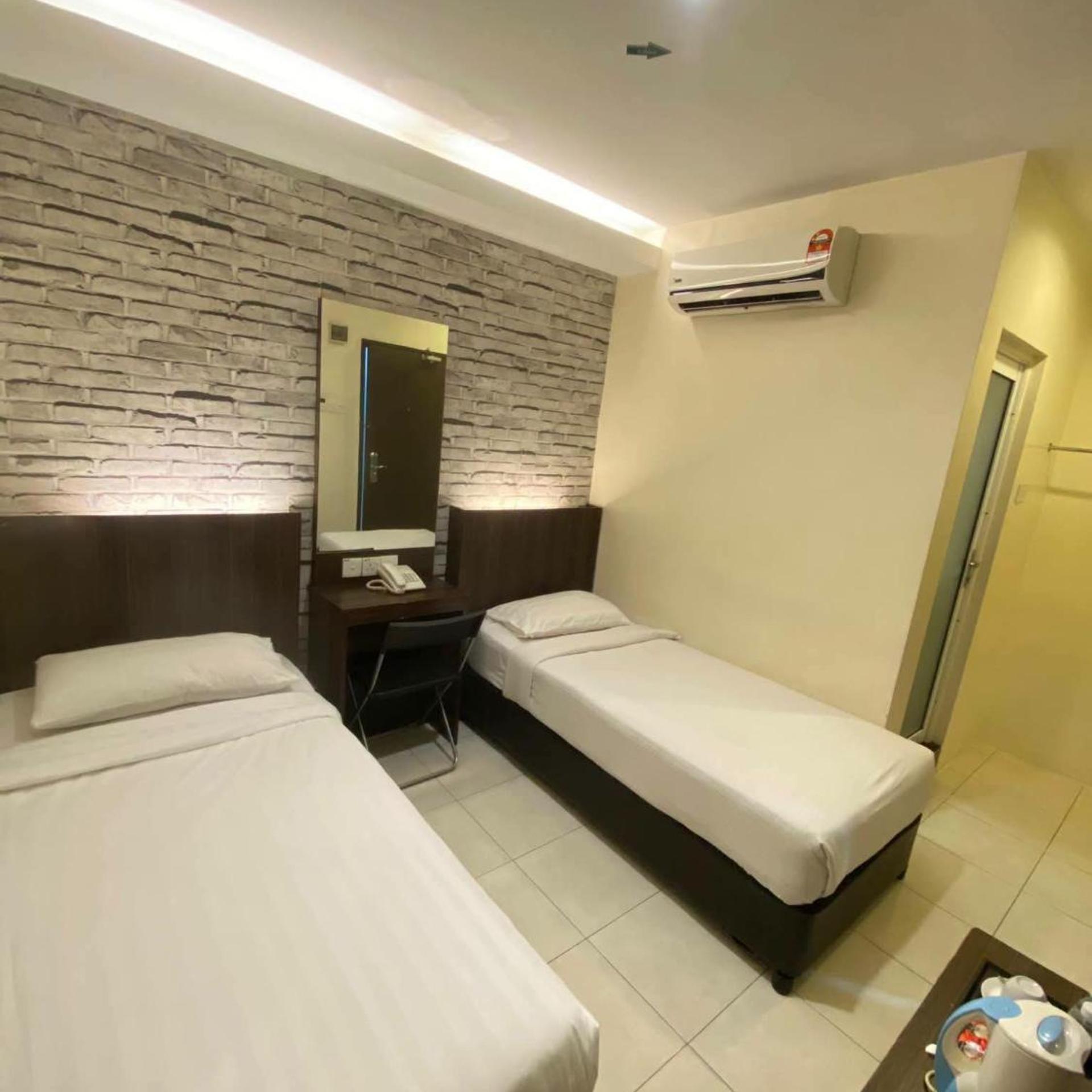 Standard, Twin Beds