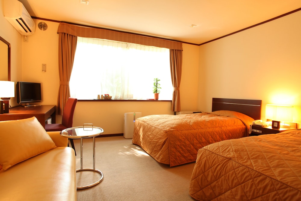 ROOM, TWIN BEDS