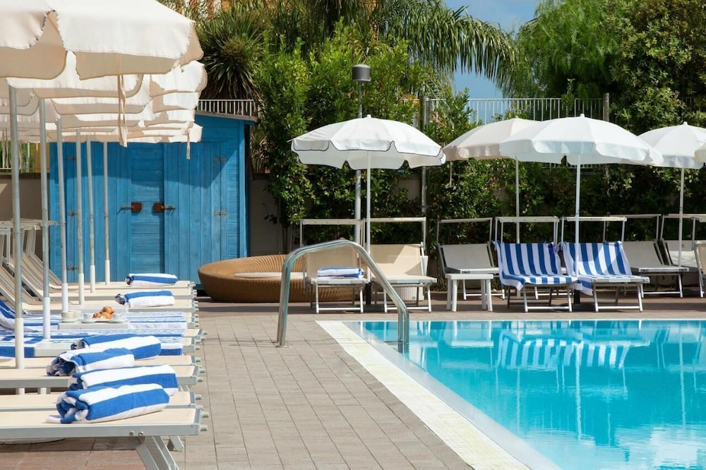 swimming pool spa