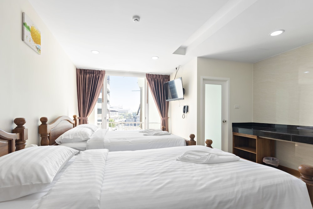 ROOM, TRIPLE